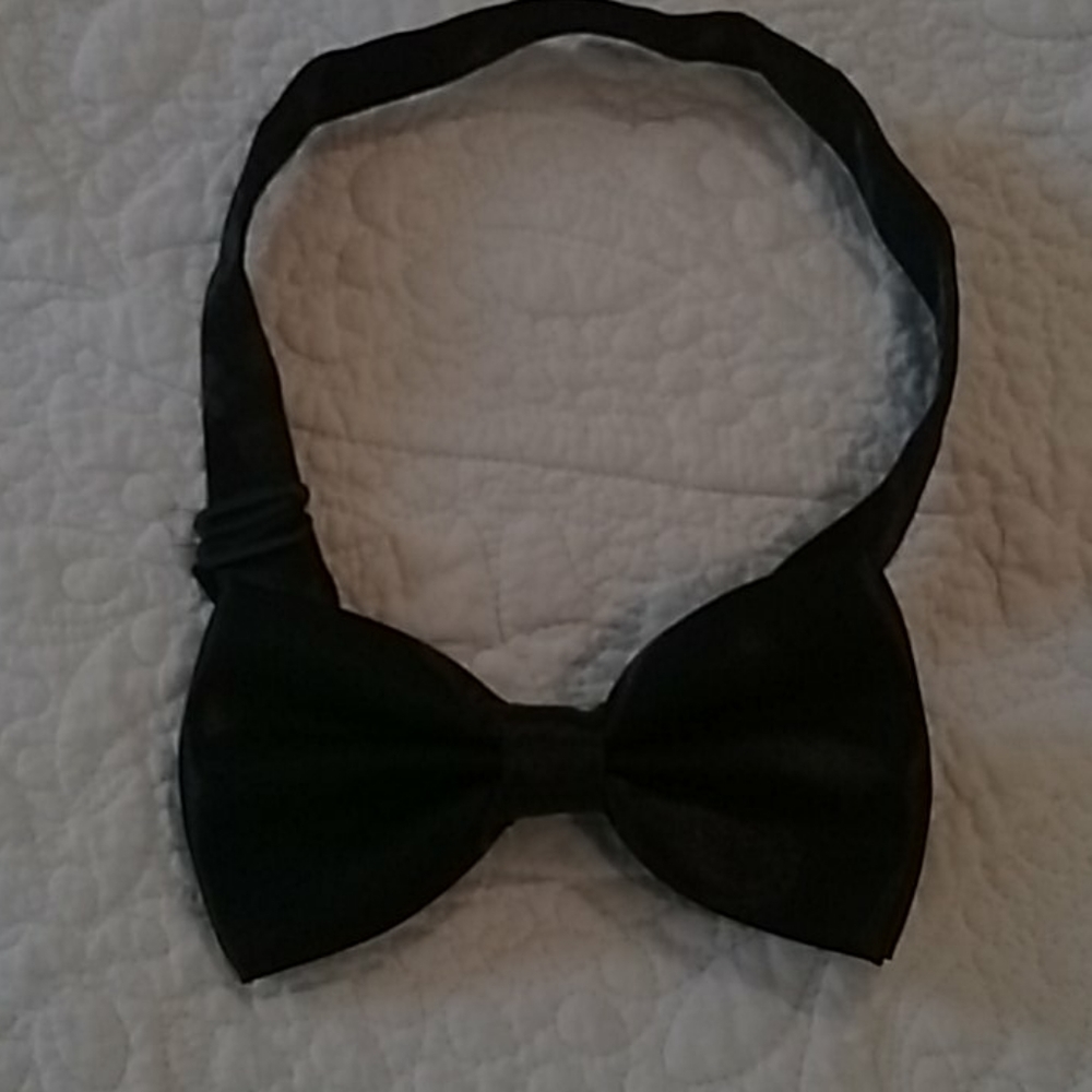12 Pre tied bow ties